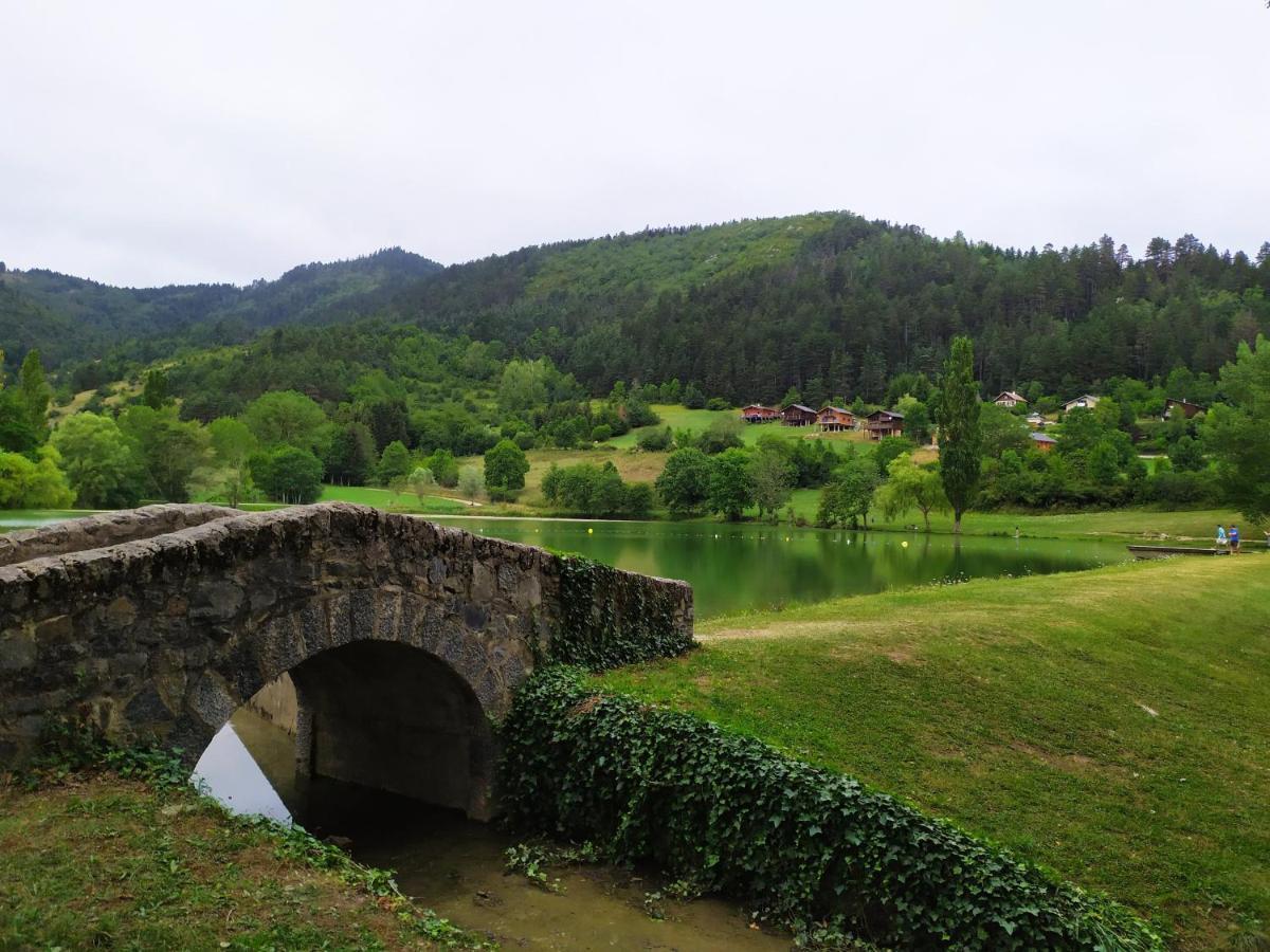 Belle maison proche de la ville et du lac Belcaire Extérieur photo